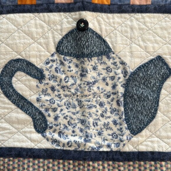 Patchwork Teapot Floral Quilt 31 x 31 - Picture 6 of 11